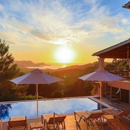 וילה Sunset House Karousádes