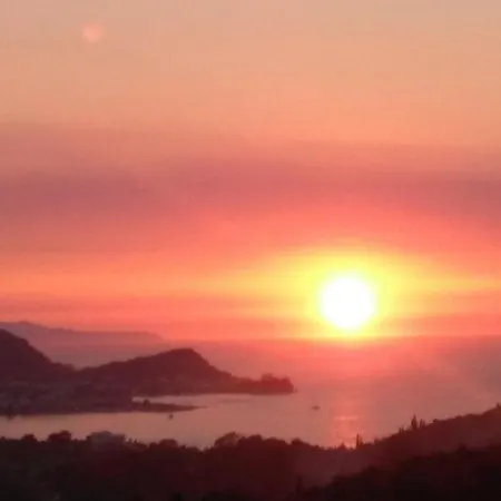 Sunset House * Karousádes