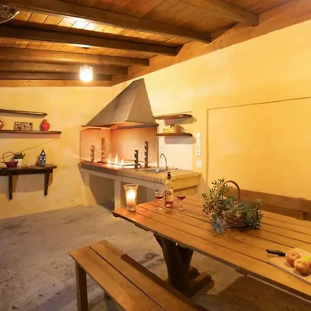 וילה Sunset House Karousádes