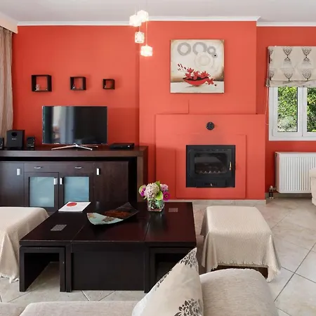 וילה Sunset House Karousádes